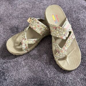 Skechers outdoor lifestyle size 10 sandals